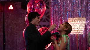 Задник до фильму"Десь у Квінсі" #379928