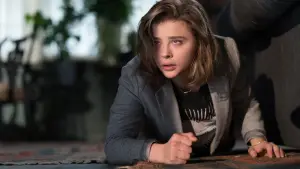 Задник до фильму"В обіймах брехні" #615309