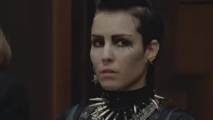 Задник до фильму"Дівчина, яка руйнувала повітряні замки" #242186