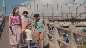 Задник до фильму"Senin Harga Naik" #765260