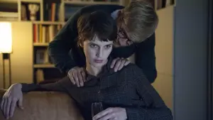 Задник до фильму"Подвійний коханець" #335746