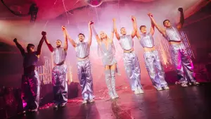 Задник до фильму"Infinite Icon: A Visual Memoir" #793497