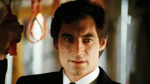 Задник до фильму"007: Іскри з очей" #637734