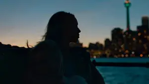 Задник до фильму"Нижче її губ" #772074