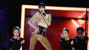 Задник до фильму"Le Gala des Pièces Jaunes 2024 : Le concert événement" #793245