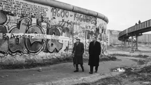 Задник до фильму"Небо над Берліном" #754393