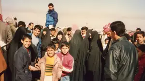 Задник до фильму"Never Look Away" #761934