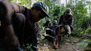 Задник до фильму"Спочатку вони вбили мого батька" #218114