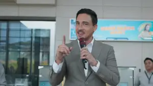 Задник до фильму"Senin Harga Naik" #765209