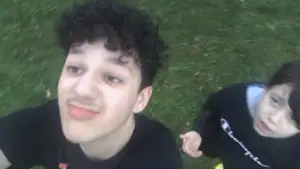 Задник до фильму"Doct. Julu" #775933