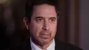 Задник до фильму"Десь у Квінсі" #379926