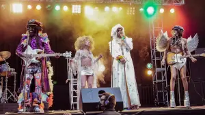 Задник до фильму"Кружляюче золото" #389046