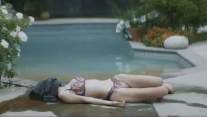 Задник до фильму"The Girl in the Pool" #705526