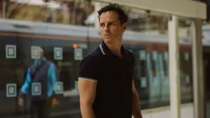 Задник до фильму"Ми всі незнайомці" #189624