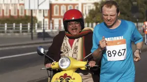 Задник до фильму"Біжи, товстуне, біжи" #693961