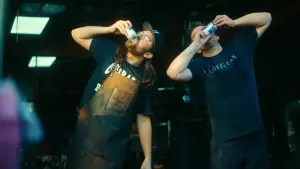 Задник до фильму"Noah Kahan: Out of Body" #773575