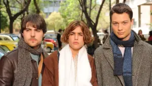 Відео до фільму 3some | Castillos de Cartón (3some) [2009] - Official Trailer