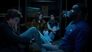 Задник до фильму"Заручник у магазині Apple" #786208