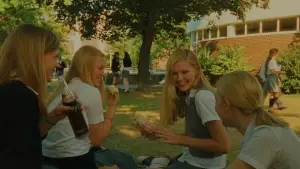 Задник до фильму"Цнотливі самогубиці" #790604