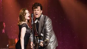 Задник до фильму"Важко крокуючи" #278092