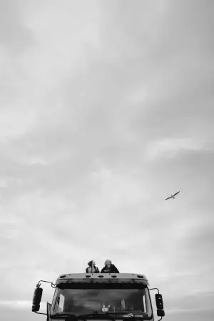 Постер до фильму"Кончится лето" #728926