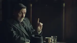 Задник до фильму"Гострі картузи: Безсмертний" #759657