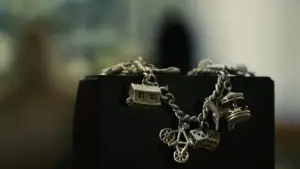 Задник до фильму"Милі кості" #654205