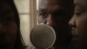 Задник до фильму"hold on to her" #757231