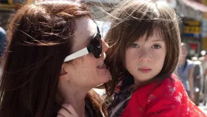 Відео до фільму Розлучення у великому місті | DRAMA - Trailers & Clips - WHAT MAISIE KNEW - TRAILER | Julianne Moore, Alexander Skarsg&aring;rd