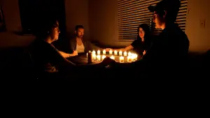 Задник до фильму"This House Is Totally Haunted" #774378