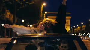 Задник до фильму"Божественні" #747441