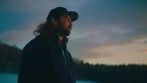 Задник до фильму"Noah Kahan: Out of Body" #773582