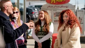 Задник до фильму"«Carpool Karaoke: Різдво з “Автокараоке”»" #678399