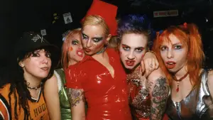 Задник до фильму"Pretty Ugly: The Story of the Lunachicks" #776919