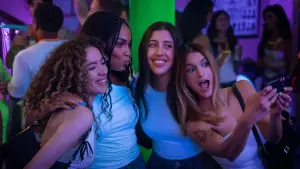 Задник до фильму"Сусідки по кімнаті" #775004