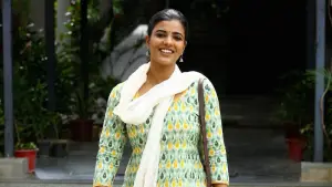 Задник до фильму"தீயவர் குலைகள் நடுங்க" #785701