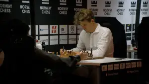 Задник до фильму"Untold: Chess Mates" #796005