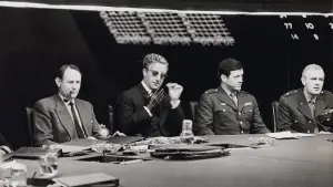 Задник до фильму"Доктор Стрейнджлав, або Як я перестав хвилюватись і полюбив бомбу" #659033