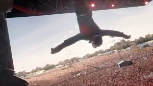 Задник до фильму"Роббі Вільямс: Better Man" #575368