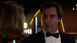 Задник до фильму"007: Іскри з очей" #637763