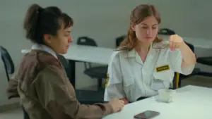 Задник до фильму"Un movimiento extraño" #757377