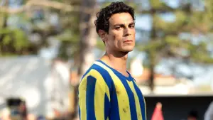 Задник до фильму"Лефтер: Професор футболу" #617334