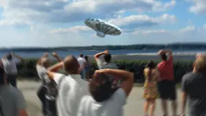 Задник до фильму"Фіаско: Хлопчик на повітряній кулі" #675746