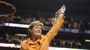 Задник до фильму"Breaking Glass: The Pat Summitt Story" #772050