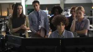 Задник до фильму"Тривожний виклик" #337152