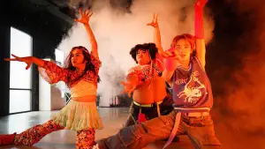 Відео до фільму Beauty and the Beat | Official International Trailer [Subtitled]