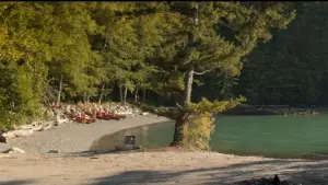 Задник до фильму"A Hero