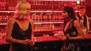 Задник до фильму"Атомна блондинка" #717005