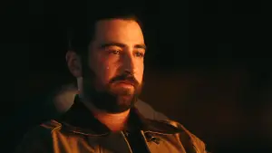 Задник до фильму"Noah Kahan: Out of Body" #773574