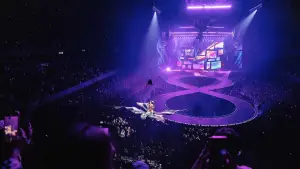 Задник до фильму"Katy Perry: The Lifetimes Tour - Live from Paris" #833171